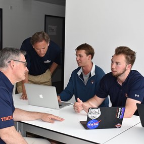 Bob Karcher talking to German and Engineering students
