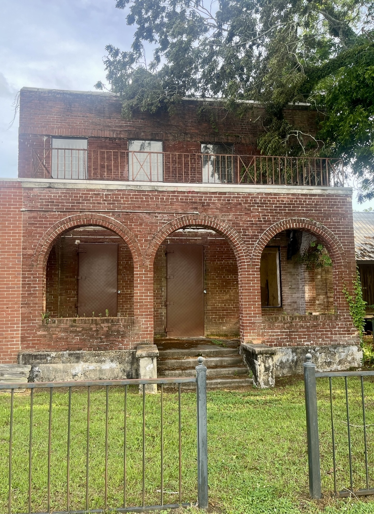 Elba’s historic abandoned jail stands near the downtown square.