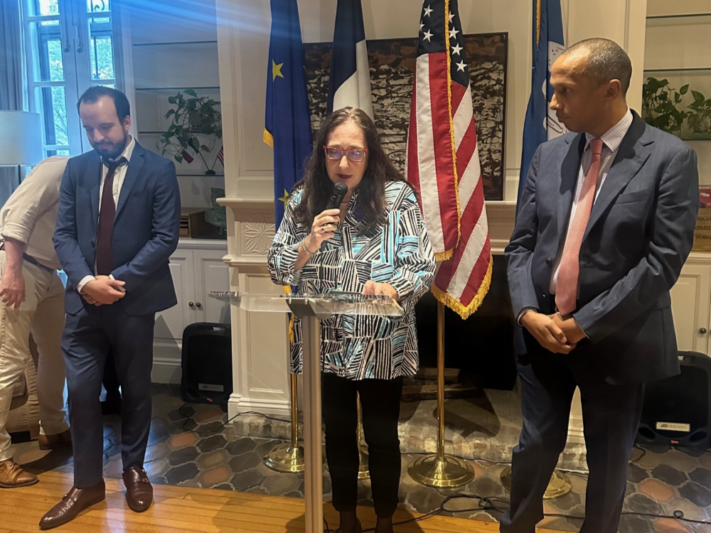 Evelyne Bornier delivering acceptance speech for the Chevalier dans l'Ordre des Palmes Académiques award