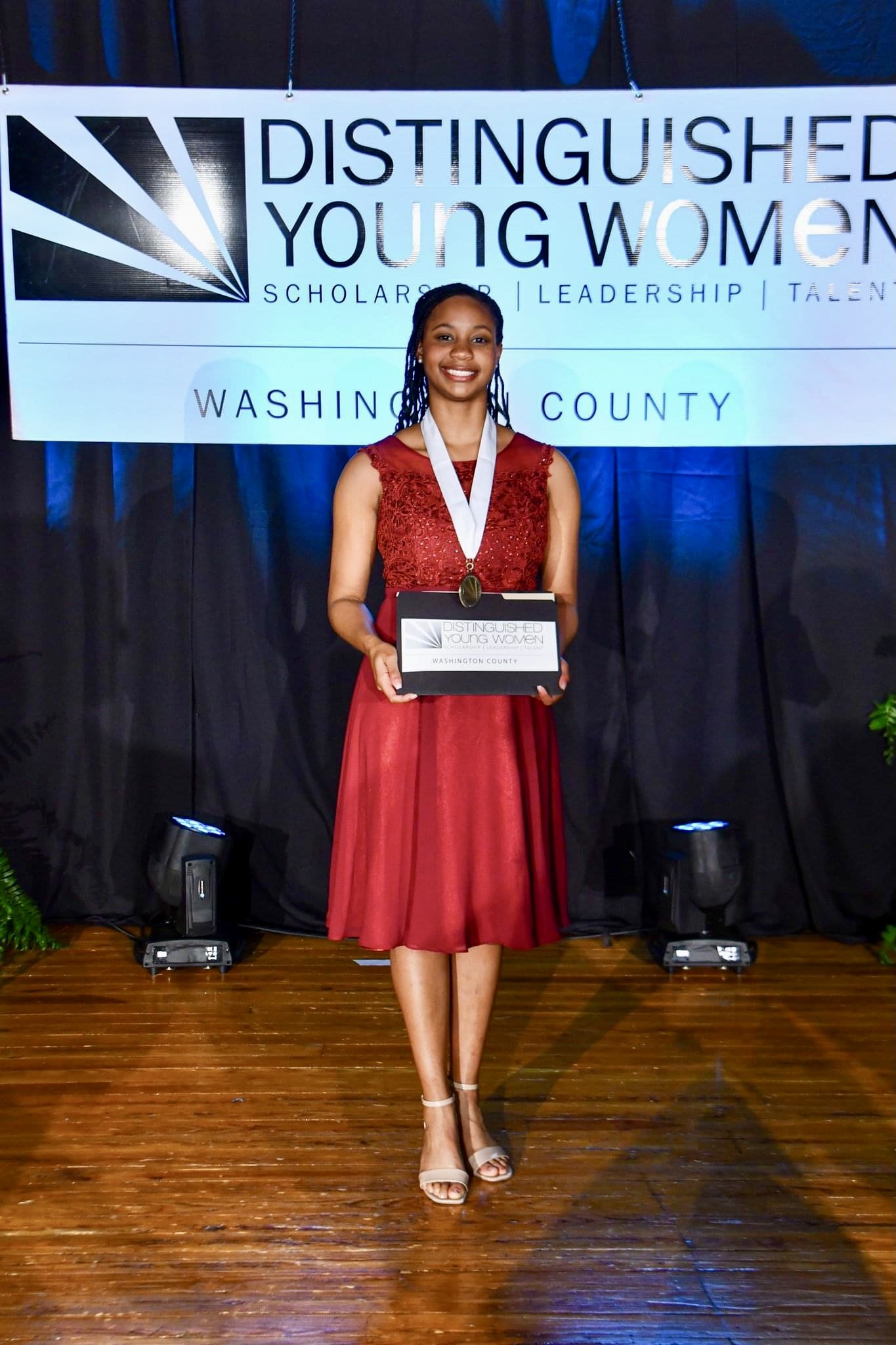 Amani Hicks with her award